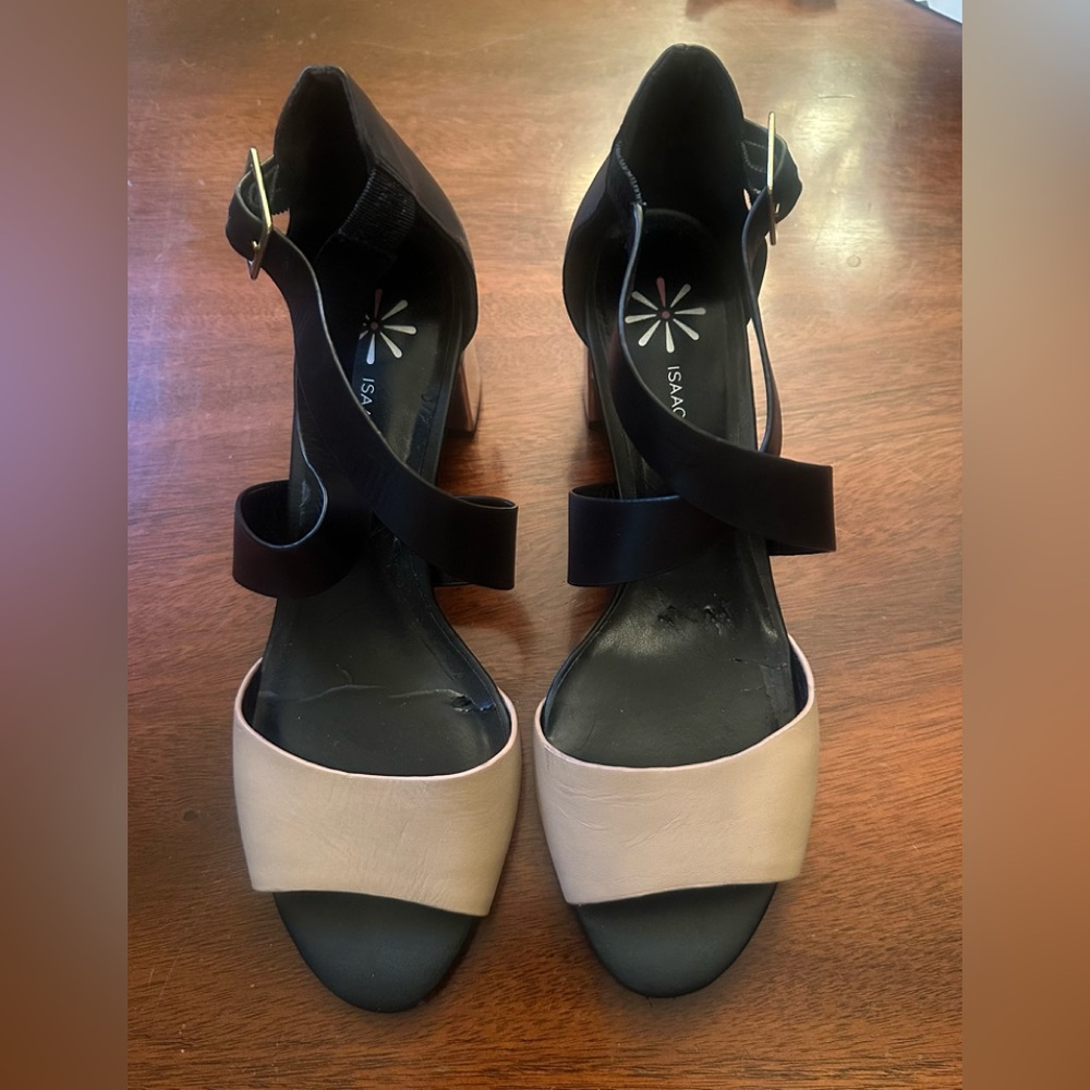 Isaac Mizrahi Live Black and Tan Strappy shoes  with a Gold 2 1/4 Block Heel